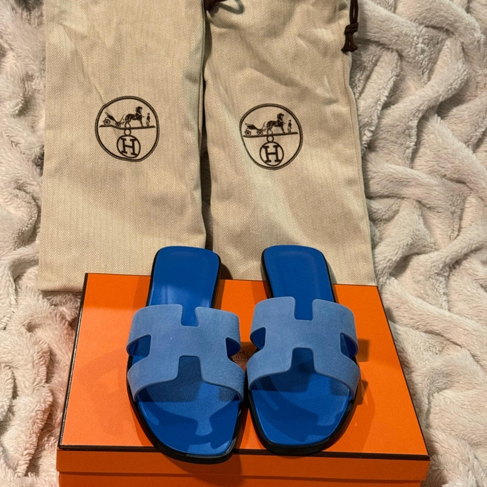 💯 Authentic Hermes Blue Oran Sandals
